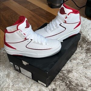 Air jordan 2 retro varsity red size 9